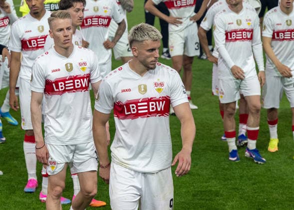 Fußball, Herren, Saison 2025 2026, 83. DFB-Pokal-Finale, FC Bayern München - VfB Stuttgart, v.l. Chris Führich (Stuttgart), Ermedin Demirovic (Stuttgart), Enttäuschung nach Abpfiff, 23.05. 2026, Copyright: xMatthiasxKochx