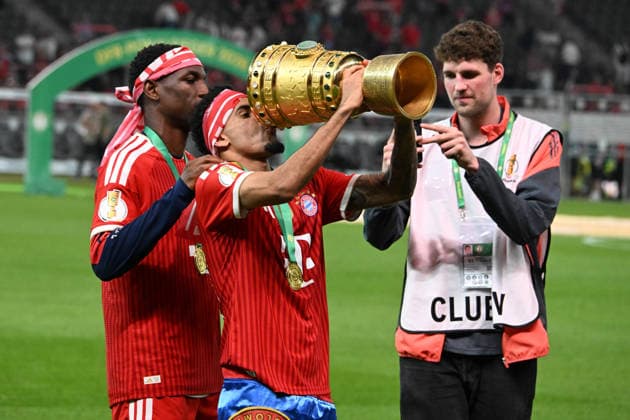 23.05.2026, xsltx, Fussball DFB Pokal Finale, FC Bayern München - VfB Stuttgart v.l. Jubel, Freude über den Pokalsieg Luis Diaz (FC Bayern Muenchen) mit dem Pokal (DFL DFB REGULATIONS PROHIBIT ANY USE OF PHOTOGRAPHS as IMAGE SEQUENCES and or QUASI-VIDEO) Berlin