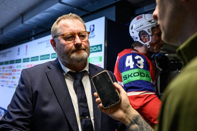 260523 Head coach Petter Thoresen of Norway in the mixed zone after the 2026 IIHF Ice hockey, Eishockey World Championship, WM, Weltmeisterschaft match between Norway and Sweden on May 23, 2026 in Fribourg. Photo: Jesper Zerman BILDBYRAN kod JZ JZ0727 ishockey ice hockey ishockey-vm 2026 vm 2026 iihf world championship norge norway sverige sweden bbeng Copyright: JESPERxZERMAN BB260523JZ069