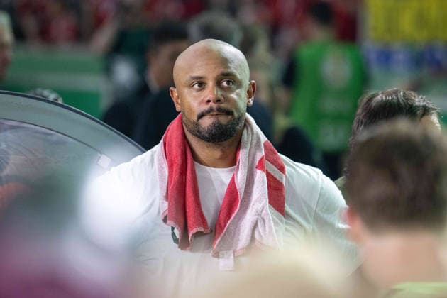 Ein nachdenklicher Trainer Vincent Kompany (FC Bayern Muenchen) vor der Siegerehrung. xettx, Deutschland, Berlin, 23.05.2026, Fussball, DFB-Pokal: FC Bayern Muenchen vs VfB Stuttgart, Saison 2025 2026, Finale, Olympiastadion DFL DFB REGULATIONS PROHIBIT ANY USE OF PHOTOGRAPHS AS IMAGE SEQUENCES AND OR QUASI-VIDEO.