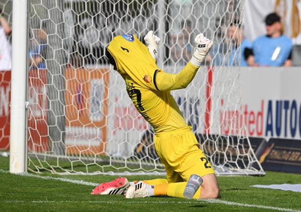 23.05.2026, xophax, Fussball , Verbandspokal Finale Bitburger Pokal 2025 2026 : SC Fortuna Köln gegen Viktoria Köln . Torwart Arne Schulz ( Viktoria Köln ) nach dem gehaltenen Elfmeter Koeln
