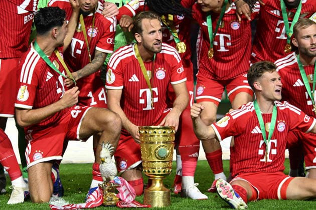 23.05.2026, xsltx, Fussball DFB Pokal Finale, FC Bayern München - VfB Stuttgart v.l. Siegerfoto Harry Kane (FC Bayern Muenchen) Joshua Kimmich (FC Bayern Muenchen) (DFL DFB REGULATIONS PROHIBIT ANY USE OF PHOTOGRAPHS as IMAGE SEQUENCES and or QUASI-VIDEO) Berlin