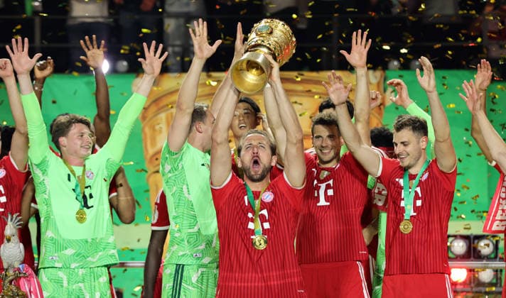 Pokalsieger Harry Kane mit Pokal, FC Bayern München Fußball Fussball Finale DFB Pokal 2026 Saison 2025 2026 23.05.2026 FC Bayern München FCB vs VfB Stuttgart