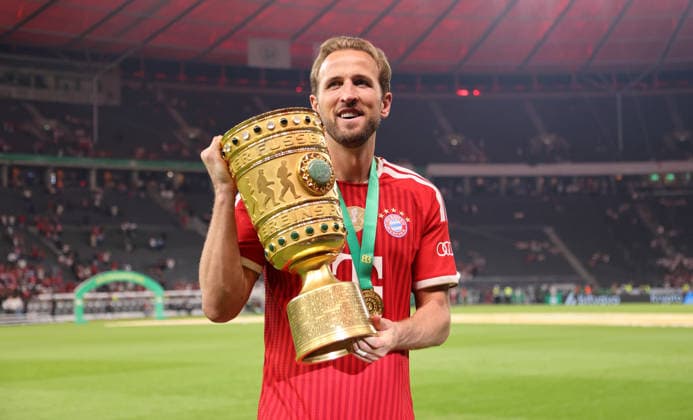 Pokalsieger Harry Kane mit Pokal, FC Bayern München Fußball Fussball Finale DFB Pokal 2026 Saison 2025 2026 23.05.2026 FC Bayern München FCB vs VfB Stuttgart