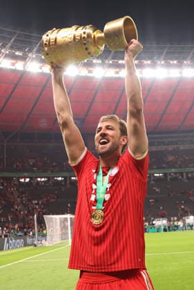 Pokalsieger Harry Kane mit Pokal, FC Bayern München Fußball Fussball Finale DFB Pokal 2026 Saison 2025 2026 23.05.2026 FC Bayern München FCB vs VfB Stuttgart