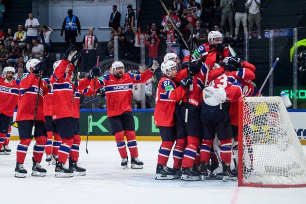 260523 Adrian Saxrud Danielsen of Norway celebrates after the 2026 IIHF Ice hockey, Eishockey World Championship, WM, Weltmeisterschaft match between Norway and Sweden on May 23, 2026 in Fribourg. Photo: Jesper Zerman BILDBYRAN kod JZ JZ0727 ishockey ice hockey ishockey-vm 2026 vm 2026 iihf world championship norge norway sverige sweden bbeng jubel Copyright: JESPERxZERMAN BB260523JZ071