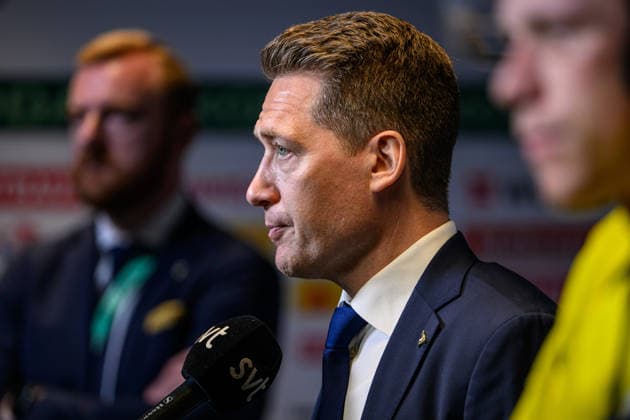 260523 Head coach Sam Hallam of Sweden in the mixed zone after the 2026 IIHF Ice hockey, Eishockey World Championship, WM, Weltmeisterschaft match between Norway and Sweden on May 23, 2026 in Fribourg. Photo: Jesper Zerman BILDBYRAN kod JZ JZ0727 ishockey ice hockey ishockey-vm 2026 vm 2026 iihf world championship norge norway sverige sweden bbeng Copyright: JESPERxZERMAN BB260523JZ077