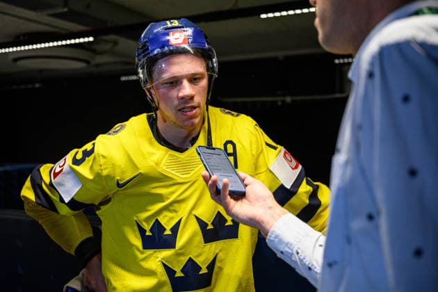 260523 Lucas Raymond of Sweden in the mixed zone after the 2026 IIHF Ice hockey, Eishockey World Championship, WM, Weltmeisterschaft match between Norway and Sweden on May 23, 2026 in Fribourg. Photo: Jesper Zerman BILDBYRAN kod JZ JZ0727 ishockey ice hockey ishockey-vm 2026 vm 2026 iihf world championship norge norway sverige sweden bbeng Copyright: JESPERxZERMAN BB260523JZ078