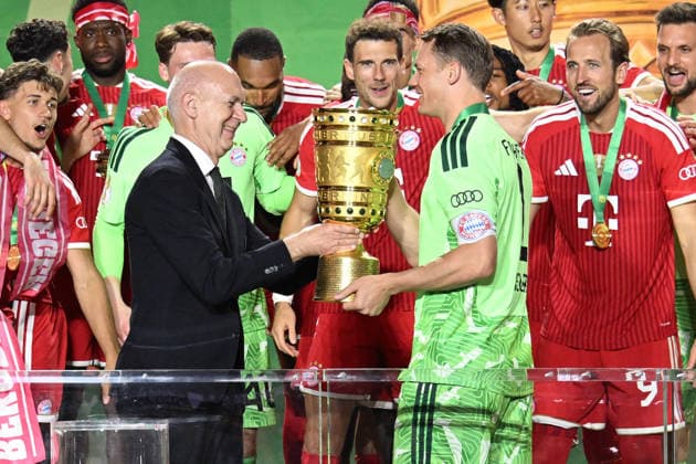 23.05.2026, xsltx, Fussball DFB Pokal Finale, FC Bayern München - VfB Stuttgart v.l. Jubel, Freude über den Pokalsieg Siegerehrung Manuel Neuer (FC Bayern Muenchen) DFB Praesident Bernd Neuendorf (Deutscher Fussball-Bund) (DFL DFB REGULATIONS PROHIBIT ANY USE OF PHOTOGRAPHS as IMAGE SEQUENCES and or QUASI-VIDEO) Berlin