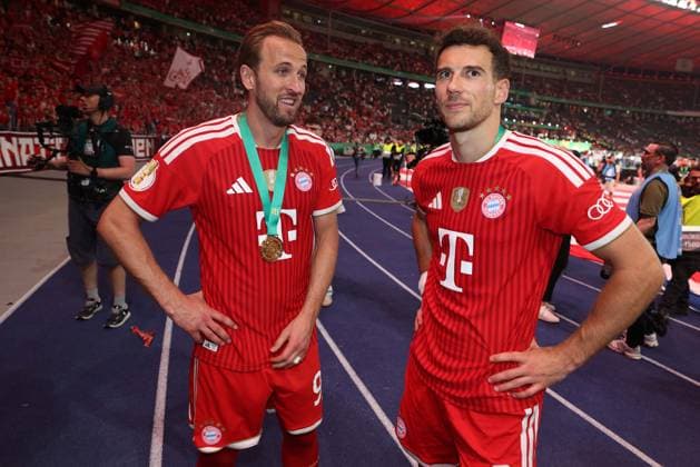 Fußball DFB-Pokal Finale FC Bayern München - VfB Stuttgart am 23.05.2026 im Olympiastadion in Berlin Harry Kane ( München ), links - Leon Goretzka ( München ), rechts DFB regulations prohibit any use of photographs as image sequences and or quasi-video.