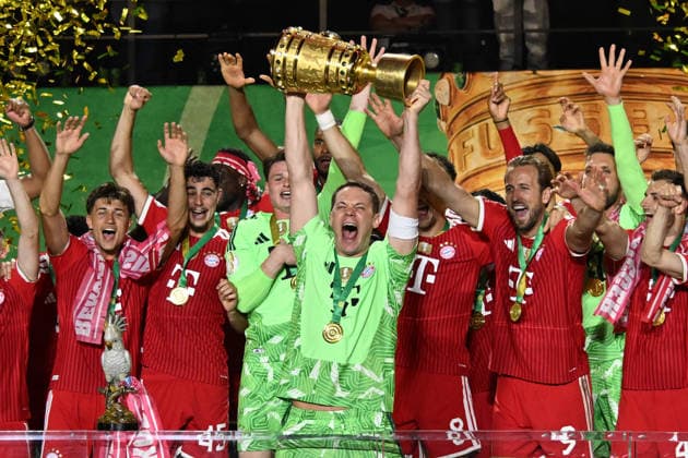 23.05.2026, xsltx, Fussball DFB Pokal Finale, FC Bayern München - VfB Stuttgart v.l. Jubel, Freude über den Pokalsieg Siegerehrung Manuel Neuer (FC Bayern Muenchen) (DFL DFB REGULATIONS PROHIBIT ANY USE OF PHOTOGRAPHS as IMAGE SEQUENCES and or QUASI-VIDEO) Berlin