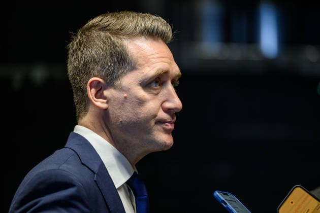 260523 Head coach Sam Hallam of Sweden in the mixed zone after the 2026 IIHF Ice hockey, Eishockey World Championship, WM, Weltmeisterschaft match between Norway and Sweden on May 23, 2026 in Fribourg. Photo: Jesper Zerman BILDBYRAN kod JZ JZ0727 ishockey ice hockey ishockey-vm 2026 vm 2026 iihf world championship norge norway sverige sweden bbeng Copyright: JESPERxZERMAN BB260523JZ081
