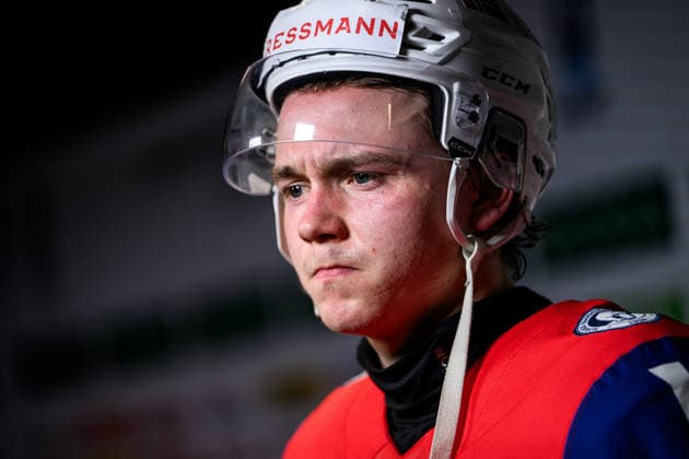 260523 Noah Steen of Norway in the mixed zone after the 2026 IIHF Ice hockey, Eishockey World Championship, WM, Weltmeisterschaft match between Norway and Sweden on May 23, 2026 in Fribourg. Photo: Jesper Zerman BILDBYRAN kod JZ JZ0727 ishockey ice hockey ishockey-vm 2026 vm 2026 iihf world championship norge norway sverige sweden bbeng Copyright: JESPERxZERMAN BB260523JZ084