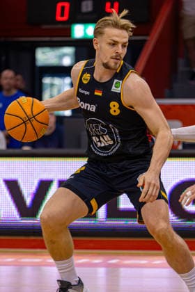 ProA Playoffs Halbfinale, Giessen 46ers vs. Bozic Estriche Kirchheim Knights, Osthalle Giessen; 23.05.2026 ProA, Giessen, Germany - 23.05.2026: Lucas Mayer (Bozic Estriche Kirchheim Knights, 8), Barmer ProA 2. Basketball Bundesliga, Playoffs, Spiel der Giessen 46ers vs. Bozic Estriche Kirchheim Knights, Osthalle Giessen Copyright: xBEAUTIFULxSPORTS Freudensteinx