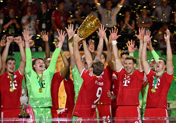 nach Spielende: Pokaluebergabe FC Bayern feiern Sieg DFB-Pokal Harry Kane FC Bayern Muenchen FCB (09) Torwart Jonas Urbig FC Bayern Muenchen FCB (40) Leon Goretzka FC Bayern Muenchen FCB (08) Torwart Jonas Urbig FC Bayern Muenchen FCB (40) Aleksandar Pavlovic FC Bayern Muenchen FCB (45) Josip Stanisic FC Bayern Muenchen FCB (44) 83. DFB Pokalfinale FC Bayern Muenchen FCB vs VFB Stuttgart Olympiastadion Berlin 23.05.2026 DFL REGULATIONS PROHIBIT ANY USE OF PHOTOGRAPHS AS IMAGE SEQUENCES AND OR QUASI-VIDEO 83. DFB Pokalfinale FC Bayern Muenchen FCB vs VFB Stuttgart