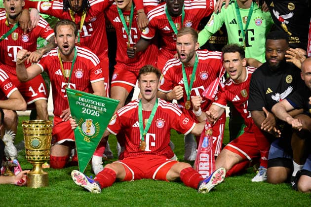 nach Spielende: Winners Arch Gruppenfoto Teamfoto FC Bayern feiern Sieg DFB-Pokal Joshua Kimmich FC Bayern Muenchen FCB (06) 83. DFB Pokalfinale FC Bayern Muenchen FCB vs VFB Stuttgart Olympiastadion Berlin 23.05.2026 DFL REGULATIONS PROHIBIT ANY USE OF PHOTOGRAPHS AS IMAGE SEQUENCES AND OR QUASI-VIDEO 83. DFB Pokalfinale FC Bayern Muenchen FCB vs VFB Stuttgart