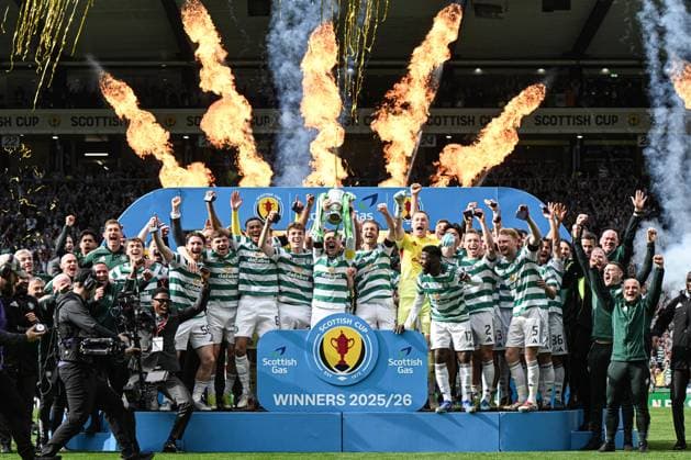 Celtic v Dunfermline Athletic Scottish Gas Men s Scottish Cup Team of Celtic lift the Scottish Gas Men s Scottish Cup Trophy during the Scottish Gas Men s Scottish Cup Final between Celtic and Dunfermline Athletic at Barclays Hampden, Glasgow 23 05 2026 UK Newspapers OUT Copyright: xJamiexJohnstonx FIL-23466-0352
