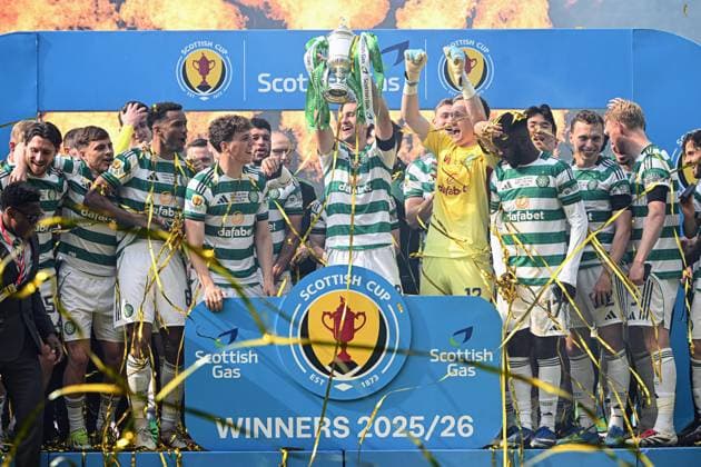 Celtic v Dunfermline Athletic Scottish Gas Men s Scottish Cup Benjamin Nygren of Celtic lifts the Scottish Gas Men s Scottish Cup Trophy during the Scottish Gas Men s Scottish Cup Final between Celtic and Dunfermline Athletic at Barclays Hampden, Glasgow 23 05 2026 UK Newspapers OUT Copyright: xJamiexJohnstonx FIL-23466-0361