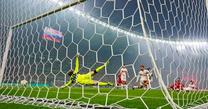 RECORD DATE NOT STATED 23.05.2026, Fussball DFB-Pokal 2025 2026, Finale, FC Bayern München - VfB Stuttgart, im Olympiastadion Berlin. re: Harry Kane (FC Bayern München) Torschuss zum 2:0 gegen Torwart Alexander Nübel (Stuttgart)