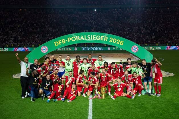 Pokalsieger FC Bayern Muenchen, Siegerfoto, Teamfoto, jubelt Jubel, GER, FC Bayern Muenchen vs. VfB Stuttgart, Fussball, Herren, DFB-Pokal, Finale, Spielzeit 2025 2026, 23.05.2026 DFL REGULATIONS PROHIBIT ANY USE OF PHOTOGRAPHS AS IMAGE SEQUENCES AND OR QUASI-VIDEO GER, FC Bayern Muenchen vs. VfB Stuttgart, Fussball, Herren, DFB-Pokal, Finale, Spielzeit 2025 2026, 23.05.2026 Berlin Copyright: xEibner-Pressefoto MaxxVincenx EP_MVN
