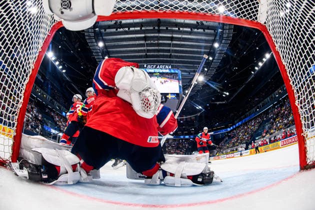 260523 goaltender Henrik Haukeland of Norway saves a puck behind his back during the 2026 IIHF Ice hockey, Eishockey World Championship, WM, Weltmeisterschaft match between Norway and Sweden on May 23, 2026 in Fribourg. Photo: Jesper Zerman BILDBYRAN kod JZ JZ0727 ishockey ice hockey ishockey-vm 2026 vm 2026 iihf world championship norge norway sverige sweden bbeng Copyright: JESPERxZERMAN BB260523JZ087