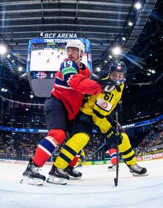 260523 Havard ostrem Salsten of Norway and Viggo Björck of Sweden during the 2026 IIHF Ice hockey, Eishockey World Championship, WM, Weltmeisterschaft match between Norway and Sweden on May 23, 2026 in Fribourg. Photo: Jesper Zerman BILDBYRAN kod JZ JZ0727 ishockey ice hockey ishockey-vm 2026 vm 2026 iihf world championship norge norway sverige sweden bbeng Copyright: JESPERxZERMAN BB260523JZ088