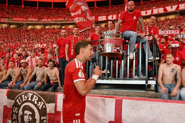 23.05.2026, xsltx, Fussball DFB Pokal Finale, FC Bayern München - VfB Stuttgart v.l. Jubel, Freude über den Pokalsieg Leon Goretzka (FC Bayern Muenchen) (DFL DFB REGULATIONS PROHIBIT ANY USE OF PHOTOGRAPHS as IMAGE SEQUENCES and or QUASI-VIDEO) Berlin