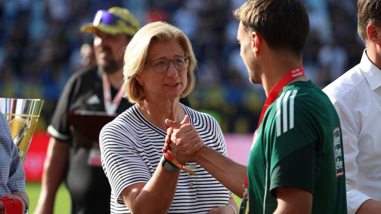 23.05.2026, xrekx, Fussball Landespokal Saarland Finale, 1.FC Saarbrücken - FC 08 Homburg v.l. Anke Rehlinger Ministerpräsidentin des Saarlandes (DFL DFB REGULATIONS PROHIBIT ANY USE OF PHOTOGRAPHS as IMAGE SEQUENCES and or QUASI-VIDEO) Saarbrücken