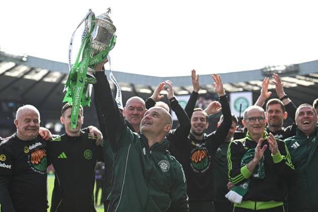 Celtic v Dunfermline Athletic Scottish Gas Men s Scottish Cup Assistant Manager Shaun Maloney of Celtic lifts the Scottish Gas Men s Scottish Cup Trophy during the Scottish Gas Men s Scottish Cup Final between Celtic and Dunfermline Athletic at Barclays Hampden, Glasgow 23 05 2026 UK Newspapers OUT Copyright: xJamiexJohnstonx FIL-23466-0384