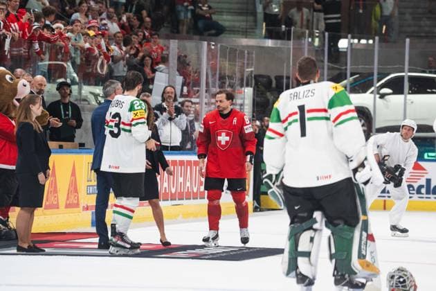 ZURICH, ZURICH - MAY 23: Sven Andrighetto of Switzerland receives the best player award following the 2026 IIHF World Championship, WM, Weltmeisterschaft Preliminary Round Group A match between Switzerland and Hungary at Swiss Life Arena on May 23, 2026 in Zurich, Zurich, Switzerland.  Copyright: xLivioxBaeriswylx xSPPx Sportspressphoto_152967