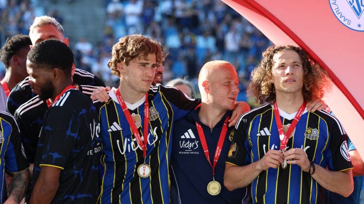 23.05.2026, xrekx, Fussball Landespokal Saarland Finale, 1.FC Saarbrücken - FC 08 Homburg v.l. Sieger Sparkassen-Pokal 2026 Lasse Wilhelm (1.FC Saarbruecken) Sebastian Vasiliadis (1.FC Saarbruecken) Tim Civeja (1.FC Saarbruecken) (DFL DFB REGULATIONS PROHIBIT ANY USE OF PHOTOGRAPHS as IMAGE SEQUENCES and or QUASI-VIDEO) Saarbrücken