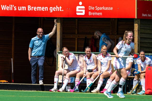 BHC 1. Damen - Club Raffelberg - Feldhockey, 2. Playdown Spiel, 1. Bundesliga, Frauen Bremen, Deutschland, 23.05.26: BHC 1. Damen - Club Raffelberg im Bremer Hockey-Club e.V. am 23.05.2026 in Bremen, Deutschland. (Foto von Axel Kaste) Links Florian Keller Bremen Bremer Hockey-Club e.V. Freie Hansestadt Bremen Deutschland