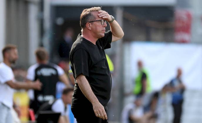 23.05.2026, xfsx, Herren, Fussball, Saison 2025 2026, BFV Verbandspokal, Finale: FC Wuerzburger Kickers - TSV 1860 Muenchen v.li.: Trainer Markus Kauczinski (TSV 1860 Muenchen) enttaeuscht schauend, Enttaeuschung, disappointed, Einzelbild Wuerzburg AKON ARENA Bayern Deutschland *** 23 05 2026, xfsx, Herren, Fußball, Saison 2025 2026, BFV Verbandspokal, Finale FC Wuerzburger Kickers TSV 1860 Muenchen v li Trainer Markus Kauczinski TSV 1860 Muenchen enttaeuschtend schauen, Enttaeuschung, disappointed, Einzelbild Wuerzburg AKON ARENA Bayern Deutschland