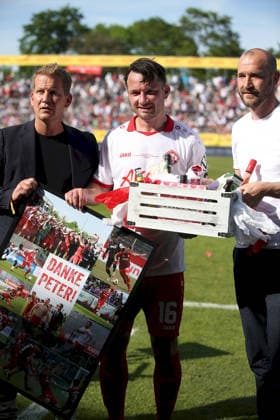 23.05.2026, xfsx, Herren, Fussball, Saison 2025 2026, BFV Verbandspokal, Finale: FC Wuerzburger Kickers - TSV 1860 Muenchen v.li.: Vorstandsvorsitzender Andre Herber (FC Wuerzburger Kickers), Peter Kurzweg (FC Wuerzburger Kickers), Sportdirektor Sebastian Neumann (FC Wuerzburger Kickers) Wuerzburg AKON ARENA Bayern Deutschland