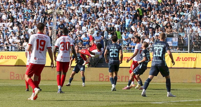 23.05.2026, xfsx, Herren, Fussball, Saison 2025 2026, BFV Verbandspokal, Finale: FC Wuerzburger Kickers - TSV 1860 Muenchen v.li.: Marius Uhl (FC Wuerzburger Kickers), Tarsis Bonga (FC Wuerzburger Kickers), Marvin Rittmueller (TSV 1860 Muenchen), Liam Omore (FC Wuerzburger Kickers), Sean Dulic (TSV 1860 Muenchen), Ebrahim Fahrahnak (FC Wuerzburger Kickers), Xaver Kiefersauer (TSV 1860 Muenchen), Lasse Fassmann (TSV 1860 Muenchen) Wuerzburg AKON ARENA Bayern Deutschland