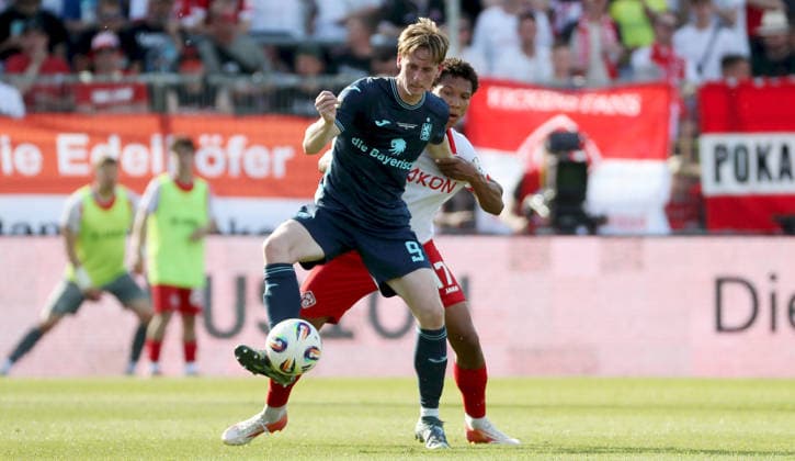 23.05.2026, xfsx, Herren, Fussball, Saison 2025 2026, BFV Verbandspokal, Finale: FC Wuerzburger Kickers - TSV 1860 Muenchen v.li.: Justin Steinkoetter (TSV 1860 Muenchen), Liam Omore (FC Wuerzburger Kickers) Wuerzburg AKON ARENA Bayern Deutschland