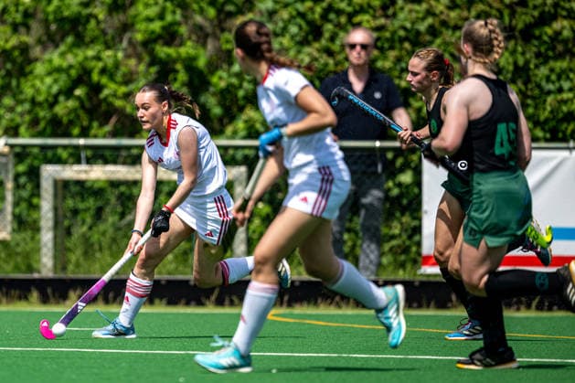 BHC 1. Damen - Club Raffelberg - Feldhockey, 2. Playdown Spiel, 1. Bundesliga, Frauen Bremen, Deutschland, 23.05.26: BHC 1. Damen - Club Raffelberg im Bremer Hockey-Club e.V. am 23.05.2026 in Bremen, Deutschland. (Foto von Axel Kaste) Links Emma Dieszbrock Bremen Bremer Hockey-Club e.V. Freie Hansestadt Bremen Deutschland