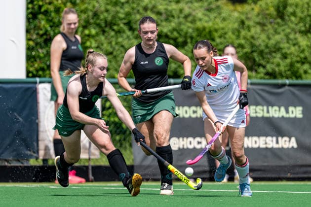 BHC 1. Damen - Club Raffelberg - Feldhockey, 2. Playdown Spiel, 1. Bundesliga, Frauen Bremen, Deutschland, 23.05.26: BHC 1. Damen - Club Raffelberg im Bremer Hockey-Club e.V. am 23.05.2026 in Bremen, Deutschland. (Foto von Axel Kaste) Emma Dieszbrock rechts weiß, BHC Bremen Bremer Hockey-Club e.V. Freie Hansestadt Bremen Deutschland