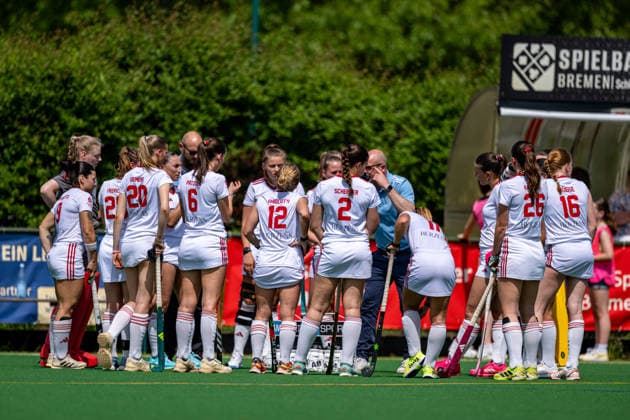 BHC 1. Damen - Club Raffelberg - Feldhockey, 2. Playdown Spiel, 1. Bundesliga, Frauen Bremen, Deutschland, 23.05.26: BHC 1. Damen - Club Raffelberg im Bremer Hockey-Club e.V. am 23.05.2026 in Bremen, Deutschland. (Foto von Axel Kaste) Ansprache Viertelpause BHC Bremen Bremer Hockey-Club e.V. Freie Hansestadt Bremen Deutschland