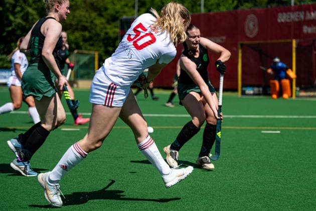 BHC 1. Damen - Club Raffelberg - Feldhockey, 2. Playdown Spiel, 1. Bundesliga, Frauen Bremen, Deutschland, 23.05.26: BHC 1. Damen - Club Raffelberg im Bremer Hockey-Club e.V. am 23.05.2026 in Bremen, Deutschland. (Foto von Axel Kaste) Flanke mit Action Lili Bode Bremen Bremer Hockey-Club e.V. Freie Hansestadt Bremen Deutschland