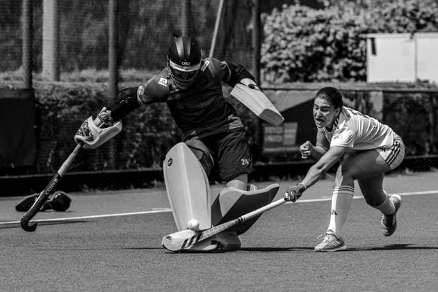 BHC 1. Damen - Club Raffelberg - Feldhockey, 2. Playdown Spiel, 1. Bundesliga, Frauen Bremen, Deutschland, 23.05.26: BHC 1. Damen - Club Raffelberg im Bremer Hockey-Club e.V. am 23.05.2026 in Bremen, Deutschland. (Foto von Axel Kaste) Pauline Scherrer rechts BHC, schwarzweiß Bremen Bremer Hockey-Club e.V. Freie Hansestadt Bremen Deutschland