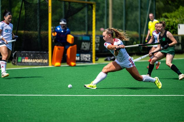 BHC 1. Damen - Club Raffelberg - Feldhockey, 2. Playdown Spiel, 1. Bundesliga, Frauen Bremen, Deutschland, 23.05.26: BHC 1. Damen - Club Raffelberg im Bremer Hockey-Club e.V. am 23.05.2026 in Bremen, Deutschland. (Foto von Axel Kaste) Delfina Granatto Torschuss, BHC, weiß, Torschuss mit der Agge Bremen Bremer Hockey-Club e.V. Freie Hansestadt Bremen Deutschland