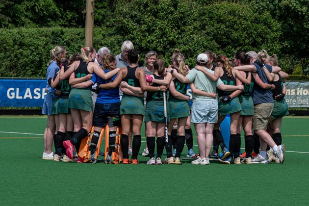 BHC 1. Damen - Club Raffelberg - Feldhockey, 2. Playdown Spiel, 1. Bundesliga, Frauen Bremen, Deutschland, 23.05.26: BHC 1. Damen - Club Raffelberg im Bremer Hockey-Club e.V. am 23.05.2026 in Bremen, Deutschland. (Foto von Axel Kaste) Sieg, Freude, Jubel, BHC Team spielt nächste Saison 1. Bundesliga Bremen Bremer Hockey-Club e.V. Freie Hansestadt Bremen Deutschland