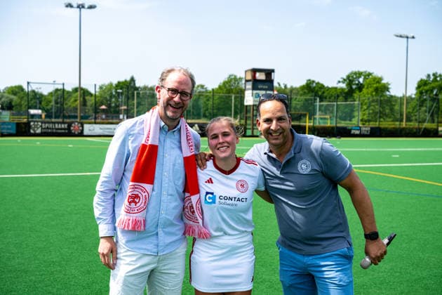 BHC 1. Damen - Club Raffelberg - Feldhockey, 2. Playdown Spiel, 1. Bundesliga, Frauen Bremen, Deutschland, 23.05.26: BHC 1. Damen - Club Raffelberg im Bremer Hockey-Club e.V. am 23.05.2026 in Bremen, Deutschland. (Foto von Axel Kaste) Sieg, Freude, Jubel, BHC Team spielt nächste Saison 1. Bundesliga Bremen Bremer Hockey-Club e.V. Freie Hansestadt Bremen Deutschland