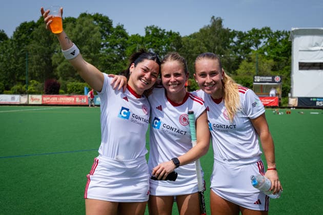 BHC 1. Damen - Club Raffelberg - Feldhockey, 2. Playdown Spiel, 1. Bundesliga, Frauen Bremen, Deutschland, 23.05.26: BHC 1. Damen - Club Raffelberg im Bremer Hockey-Club e.V. am 23.05.2026 in Bremen, Deutschland. (Foto von Axel Kaste) Sieg, Freude, Jubel, BHC Team spielt nächste Saison 1. Bundesliga Bremen Bremer Hockey-Club e.V. Freie Hansestadt Bremen Deutschland