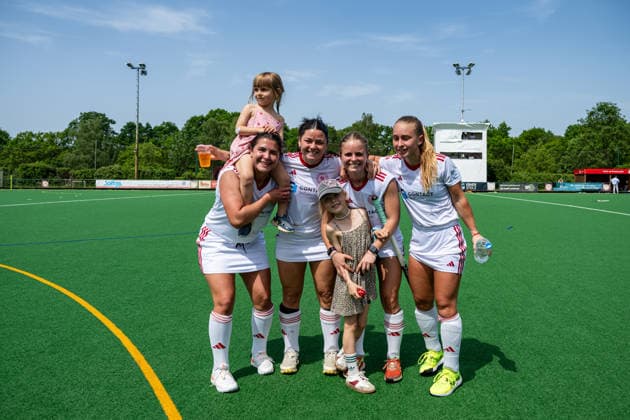 BHC 1. Damen - Club Raffelberg - Feldhockey, 2. Playdown Spiel, 1. Bundesliga, Frauen Bremen, Deutschland, 23.05.26: BHC 1. Damen - Club Raffelberg im Bremer Hockey-Club e.V. am 23.05.2026 in Bremen, Deutschland. (Foto von Axel Kaste) Sieg, Freude, Jubel, BHC Team spielt nächste Saison 1. Bundesliga Bremen Bremer Hockey-Club e.V. Freie Hansestadt Bremen Deutschland