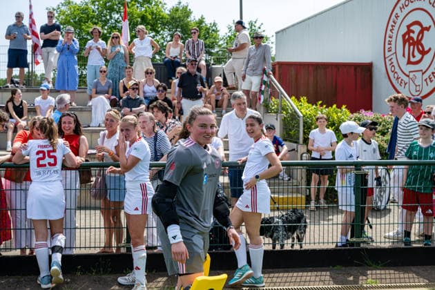 BHC 1. Damen - Club Raffelberg - Feldhockey, 2. Playdown Spiel, 1. Bundesliga, Frauen Bremen, Deutschland, 23.05.26: BHC 1. Damen - Club Raffelberg im Bremer Hockey-Club e.V. am 23.05.2026 in Bremen, Deutschland. (Foto von Axel Kaste) Sieg, Freude, Jubel, BHC Team spielt nächste Saison 1. Bundesliga Bremen Bremer Hockey-Club e.V. Freie Hansestadt Bremen Deutschland
