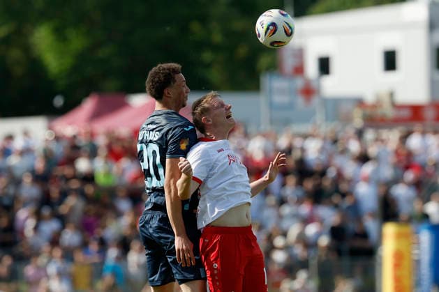v.l.n.r.: Samuel Althaus (TSV 1860 München) und Philipp Ochs (Würzburger Kickers), im Finale des Bayerischen Toto-Pokals zwischen dem FC Würzburger Kickers und dem TSV 1860 München im Stadion am Dallenberg, Würzburg, Deutschland, am 23. Mai 2026. Copyright: HMBxMedia xHeikoxBecker