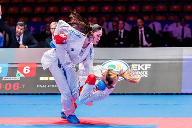 Madina Sadigova (AZE, rot) gegen Zumra Rezzan Im (TUR, blau) im Finale Kumite Frauen -55, 23.05.2026, Frankfurt am Main (Deutschland), 61. Karate-Europameisterschaften 2026 Frankfurt Main