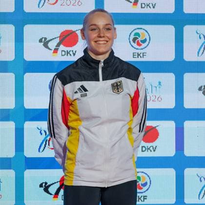 Siegerehrung Frauen Kumite -55; Mia Bitsch (GER); Drittplatzierte, Bronzemedaille, 23.05.2026, Frankfurt am Main (Deutschland), 61. Karate-Europameisterschaften 2026 Frankfurt Main